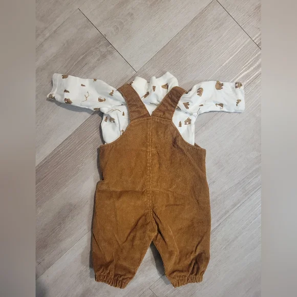 Carter's NB 2-Piece Bear Overall Set. Excellent used condition!! So so cute! - Picture 3 of 3